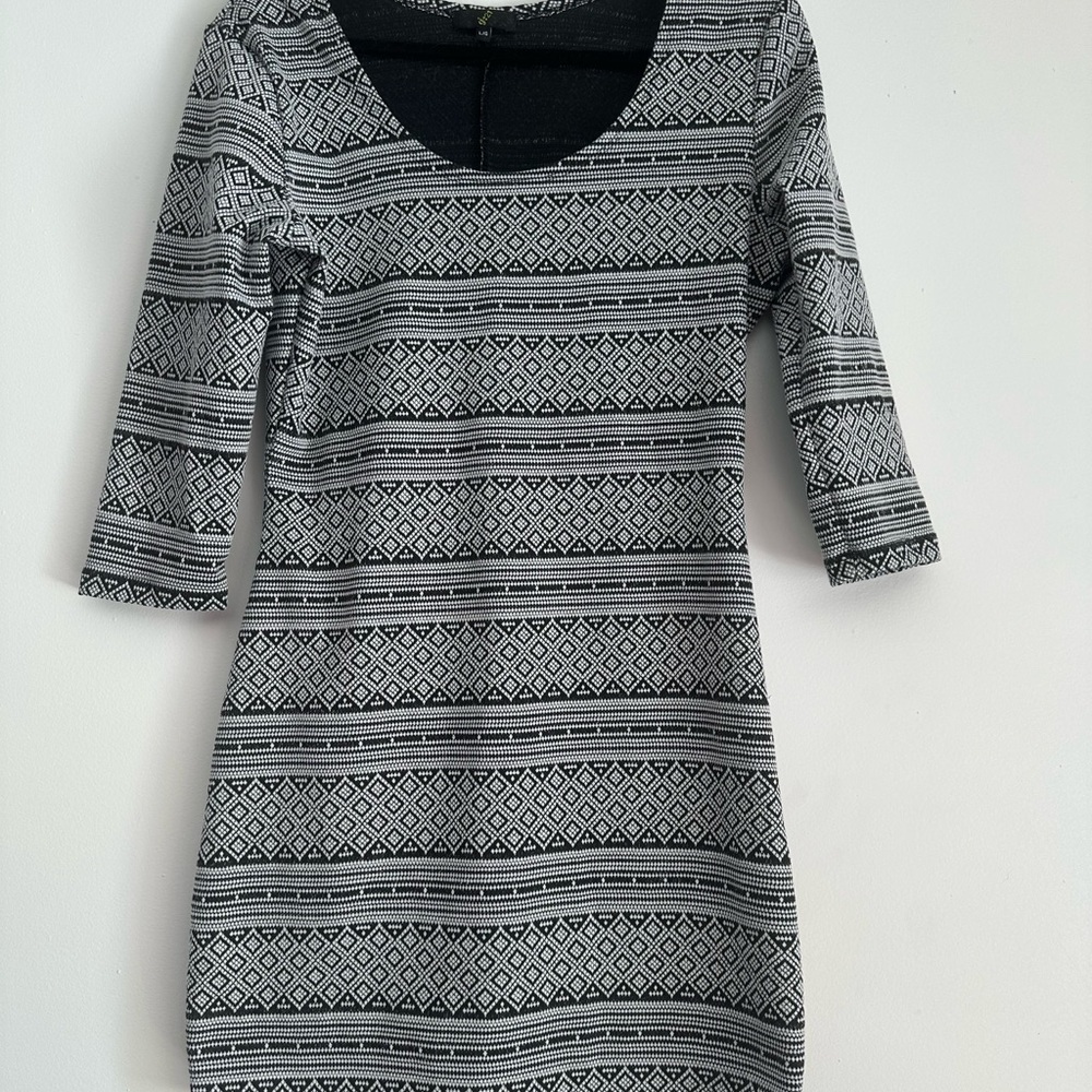 Glow 21 size large Black and White Sheath Midi Dress with 3/4 Sleeves